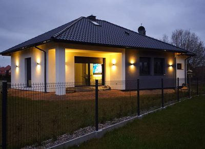 Proiect 138 — randare a casei: casă modernă parter, 3 dormitoare, garaj și terasă acoperită